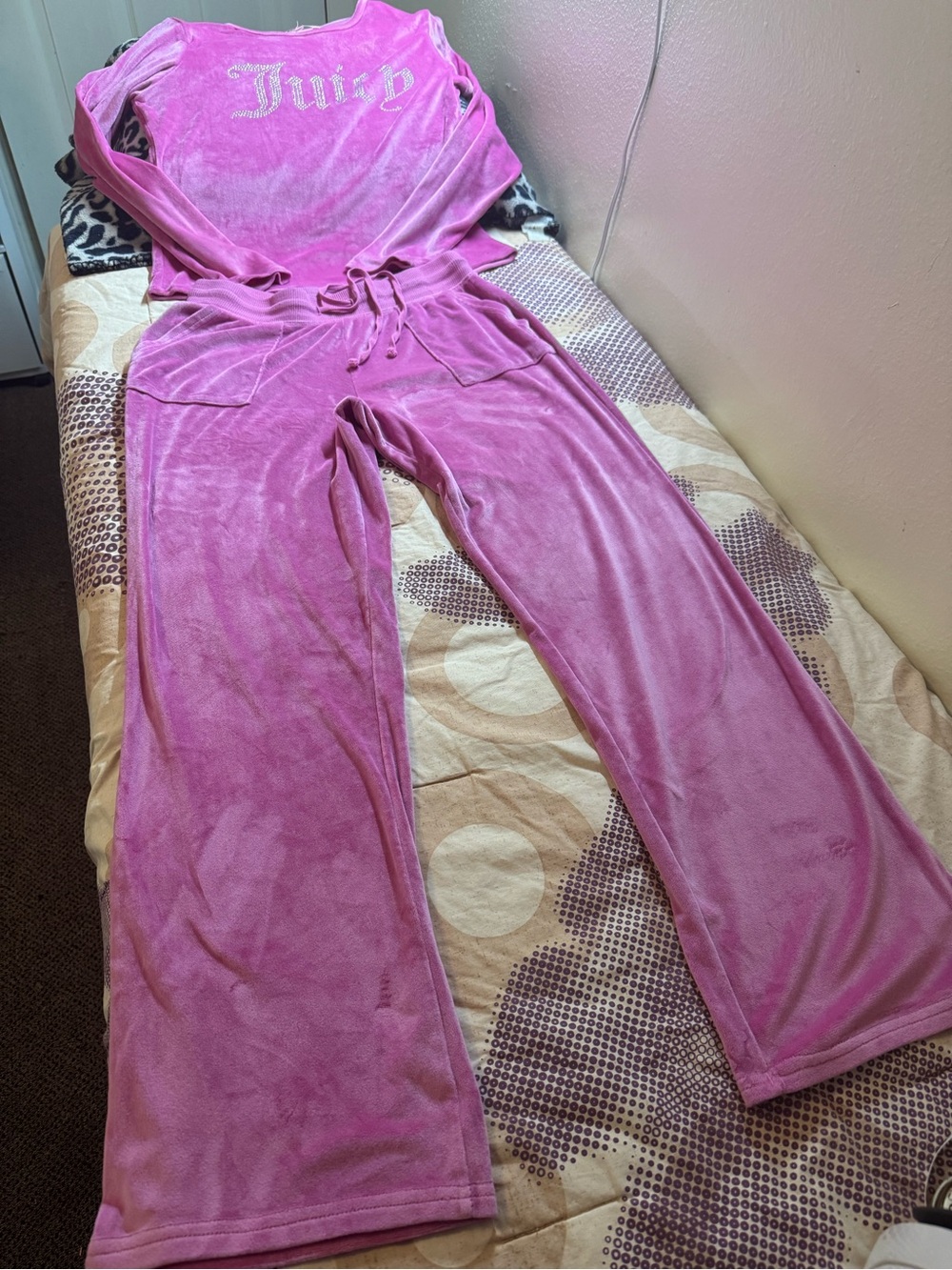 Juicy Couture Hot Pink Velour Lounge Set with Embellished Logo - Picture 2 of 8